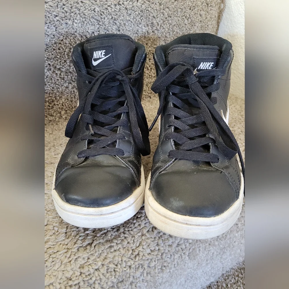 Nike Court Royale 2 Mid sneakers in black and white. Size 7